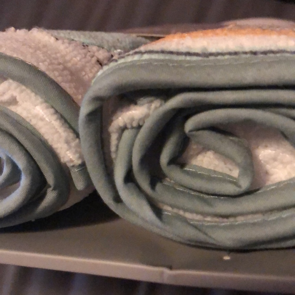 NWT Le Top Bebe Baby 3 Pack Dinosaur Hooded Towels - 28" x 28"- 100% Polyester - Picture 11 of 11